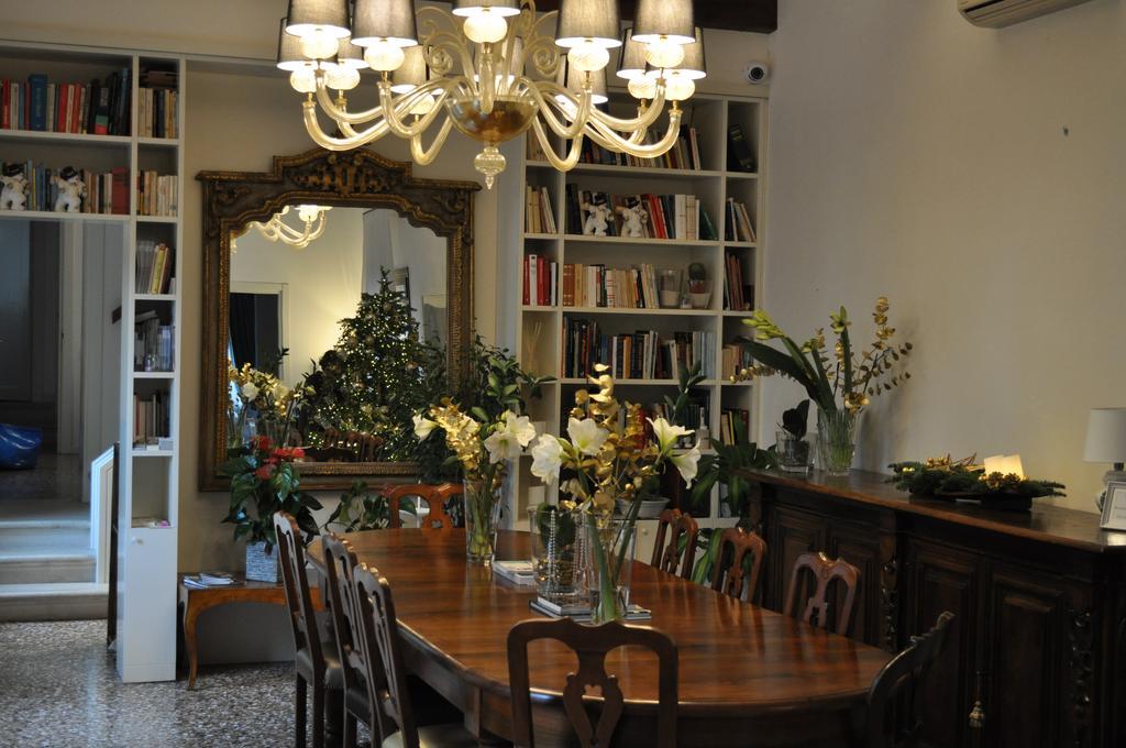 Bed and Breakfast Casa Colleoni Венеция Экстерьер фото